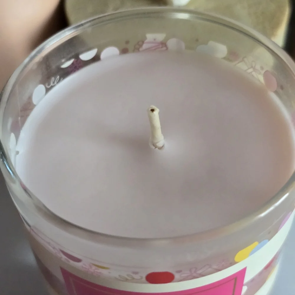 Birthday Cake 8 OZ Single Wick Candle by Milk Bar × Bath & Body Works - Picture 2 of 2